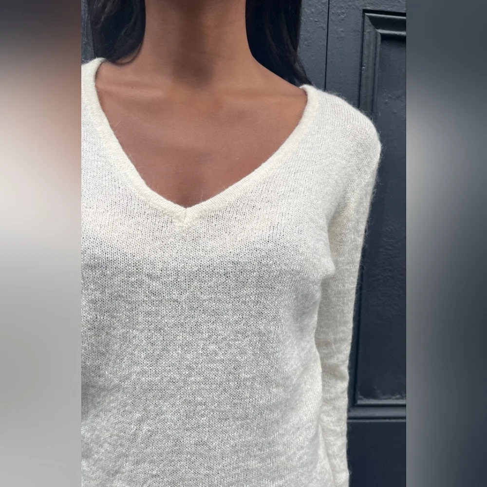 Brandy Melville Andi Mohair Wool Blend Knit V-neck Sweater White Long Sleeve- OS
